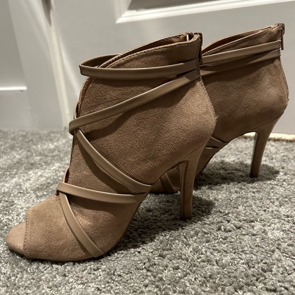 Tan Journee Collection Strappy heels - Picture 3 of 5